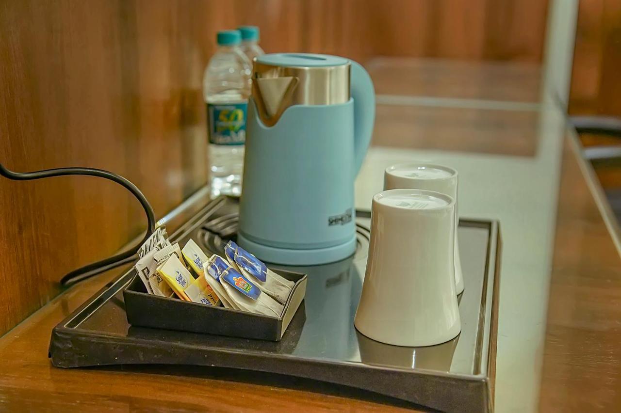 Hotel Hira Inn-10Mins From Railway Station & Bus Station อัลลอฮาบาด ภายนอก รูปภาพ