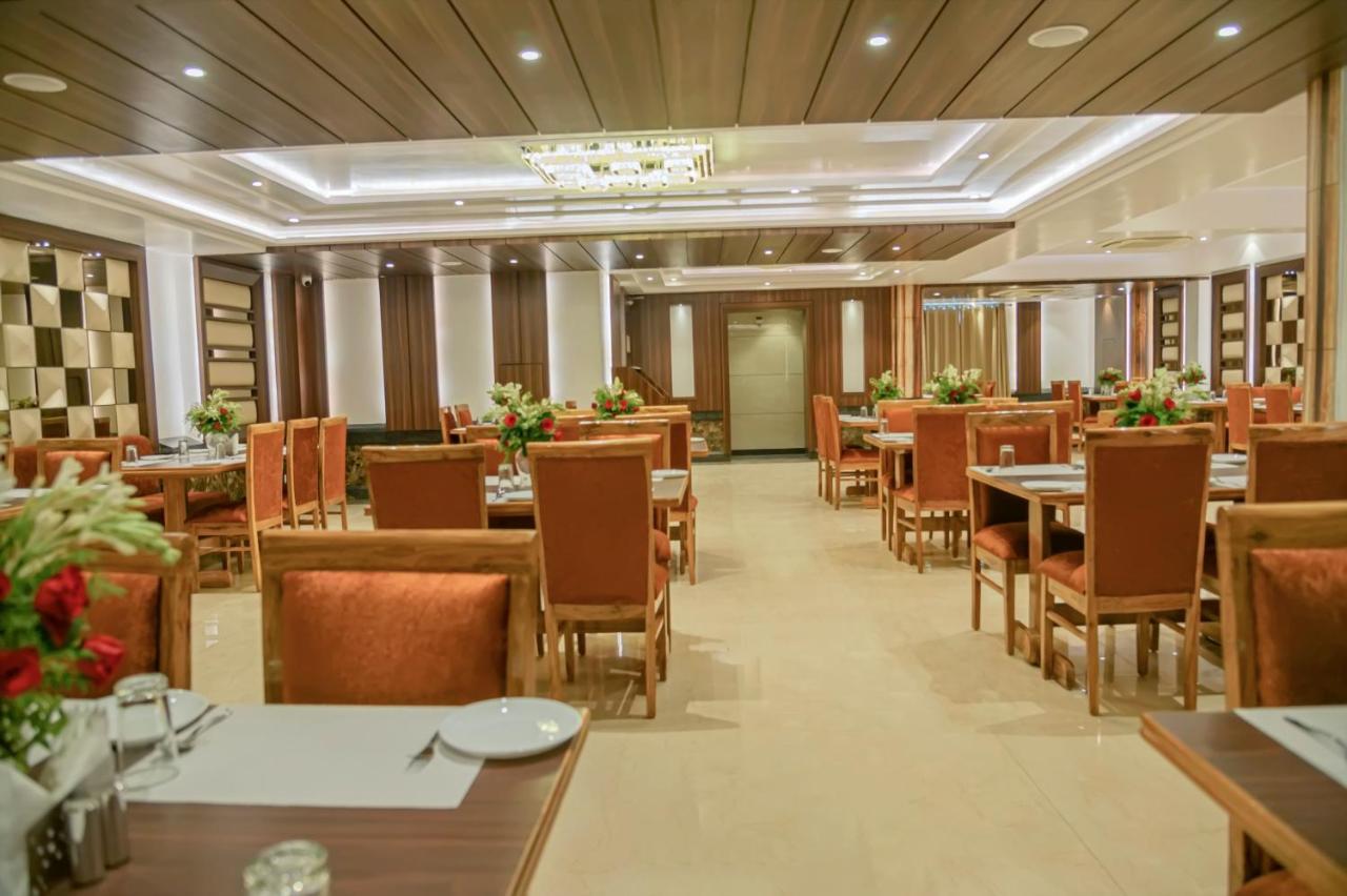 Hotel Hira Inn-10Mins From Railway Station & Bus Station อัลลอฮาบาด ภายนอก รูปภาพ