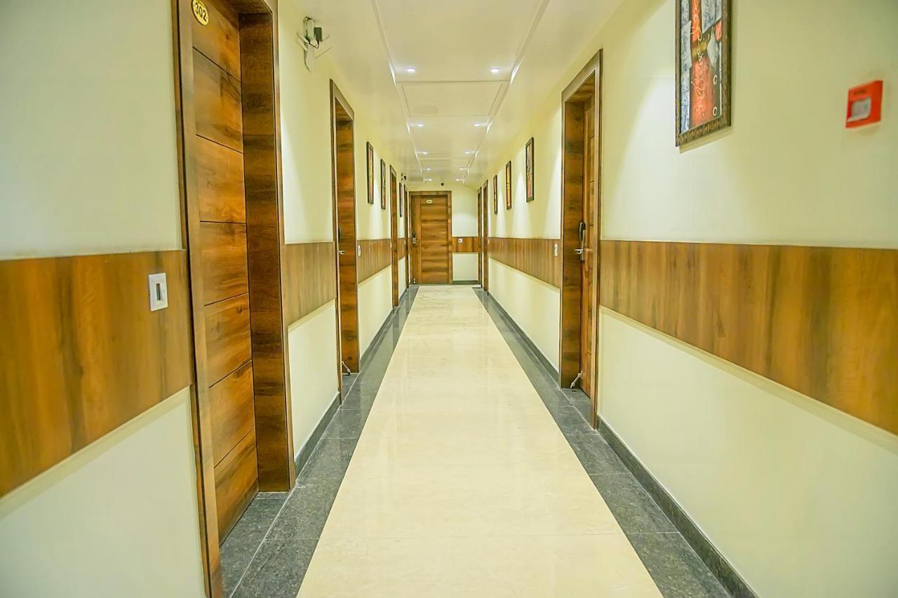 Hotel Hira Inn-10Mins From Railway Station & Bus Station อัลลอฮาบาด ภายนอก รูปภาพ