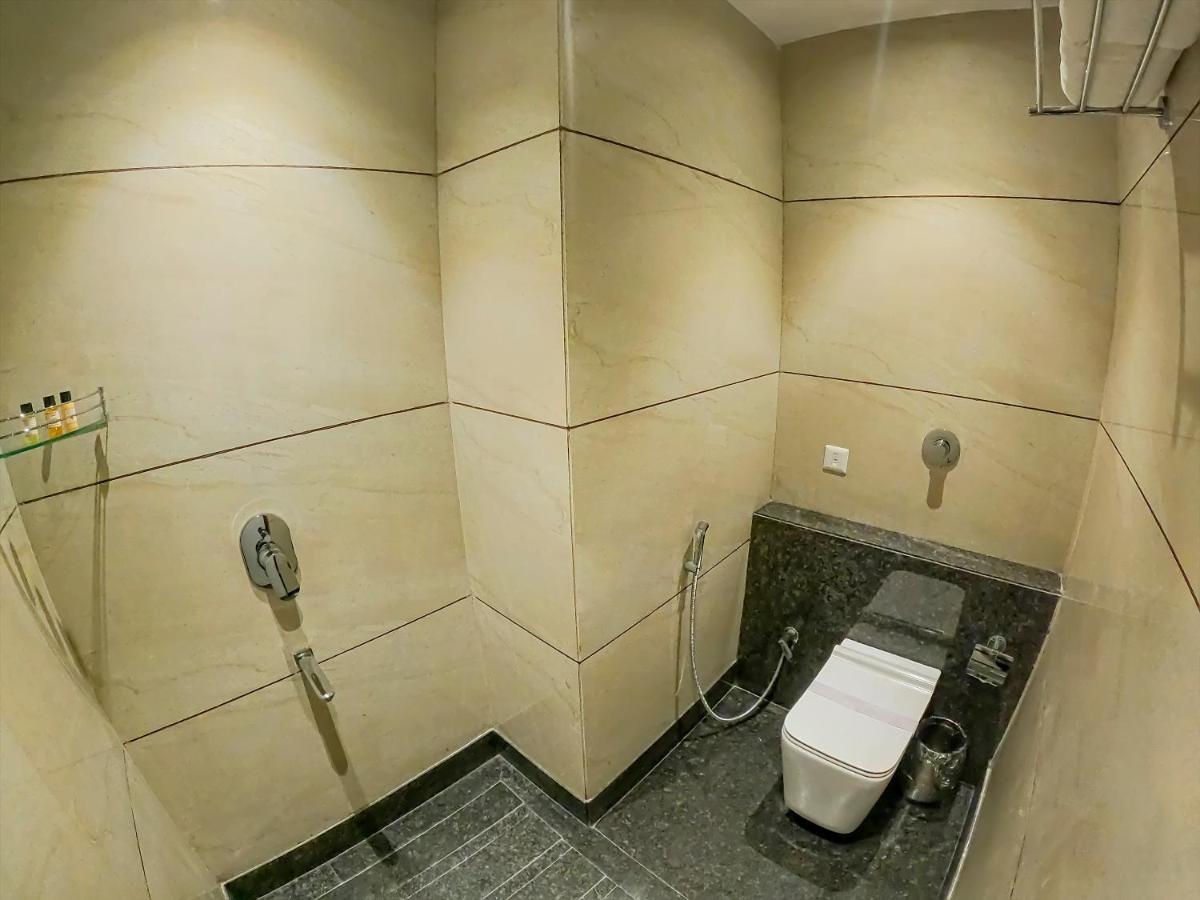 Hotel Hira Inn-10Mins From Railway Station & Bus Station อัลลอฮาบาด ภายนอก รูปภาพ