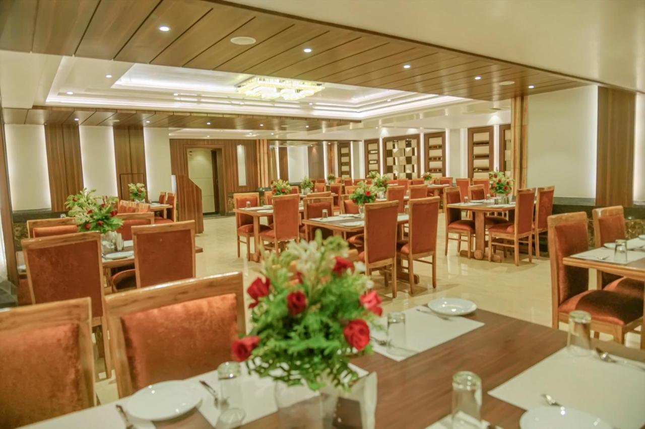 Hotel Hira Inn-10Mins From Railway Station & Bus Station อัลลอฮาบาด ภายนอก รูปภาพ