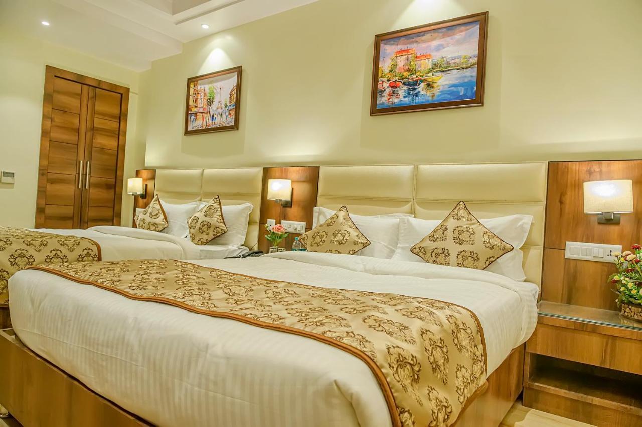 Hotel Hira Inn-10Mins From Railway Station & Bus Station อัลลอฮาบาด ภายนอก รูปภาพ