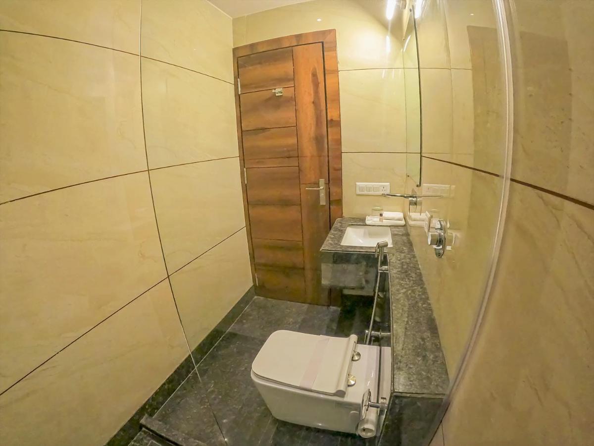 Hotel Hira Inn-10Mins From Railway Station & Bus Station อัลลอฮาบาด ภายนอก รูปภาพ