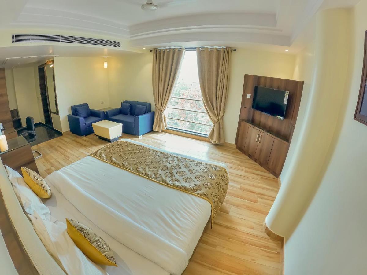 Hotel Hira Inn-10Mins From Railway Station & Bus Station อัลลอฮาบาด ภายนอก รูปภาพ