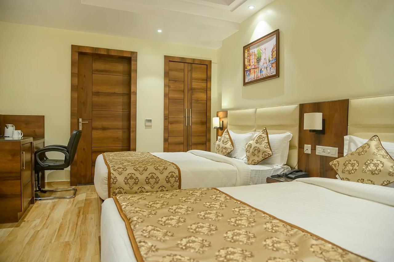 Hotel Hira Inn-10Mins From Railway Station & Bus Station อัลลอฮาบาด ภายนอก รูปภาพ