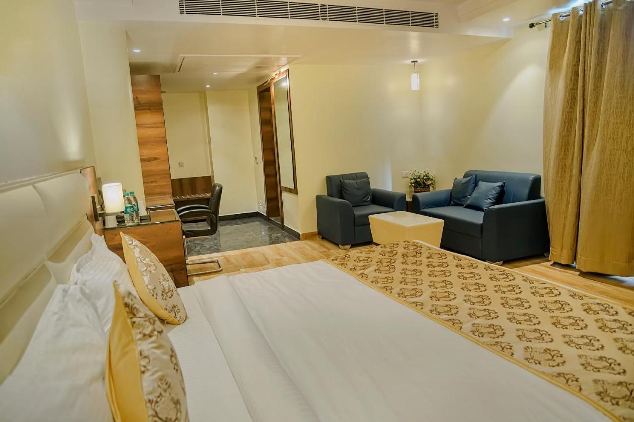 Hotel Hira Inn-10Mins From Railway Station & Bus Station อัลลอฮาบาด ภายนอก รูปภาพ