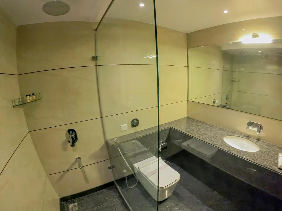 Hotel Hira Inn-10Mins From Railway Station & Bus Station อัลลอฮาบาด ภายนอก รูปภาพ