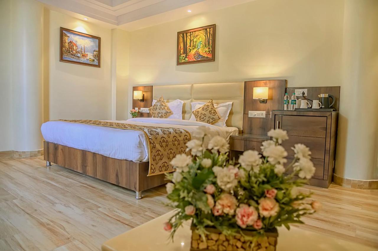 Hotel Hira Inn-10Mins From Railway Station & Bus Station อัลลอฮาบาด ภายนอก รูปภาพ