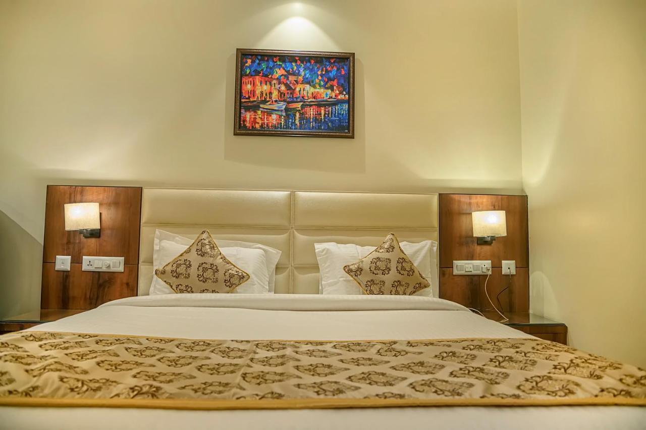 Hotel Hira Inn-10Mins From Railway Station & Bus Station อัลลอฮาบาด ภายนอก รูปภาพ