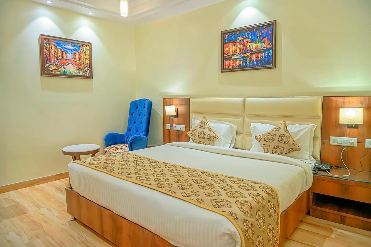 Hotel Hira Inn-10Mins From Railway Station & Bus Station อัลลอฮาบาด ภายนอก รูปภาพ