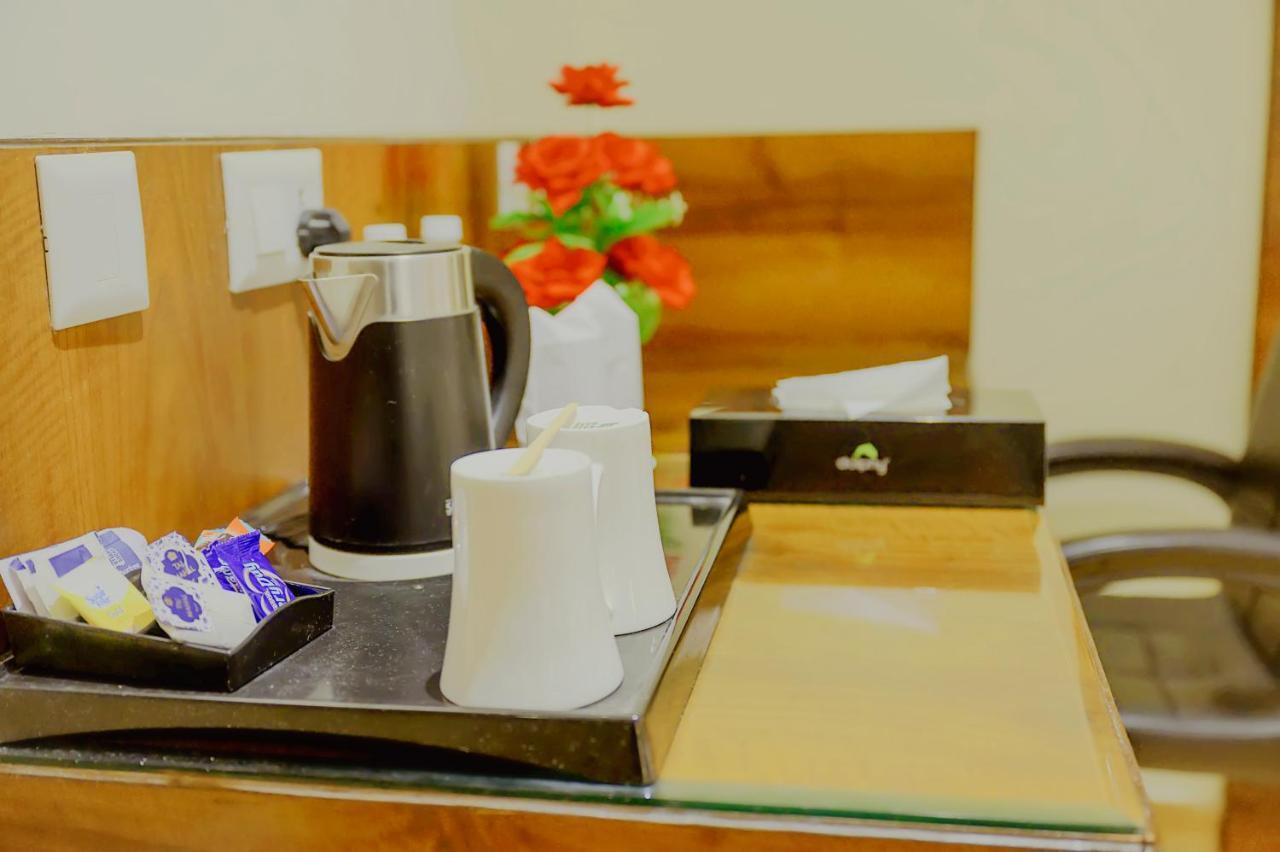 Hotel Hira Inn-10Mins From Railway Station & Bus Station อัลลอฮาบาด ภายนอก รูปภาพ