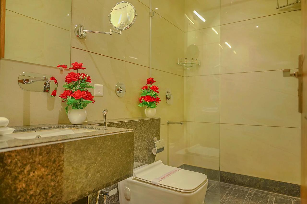 Hotel Hira Inn-10Mins From Railway Station & Bus Station อัลลอฮาบาด ภายนอก รูปภาพ