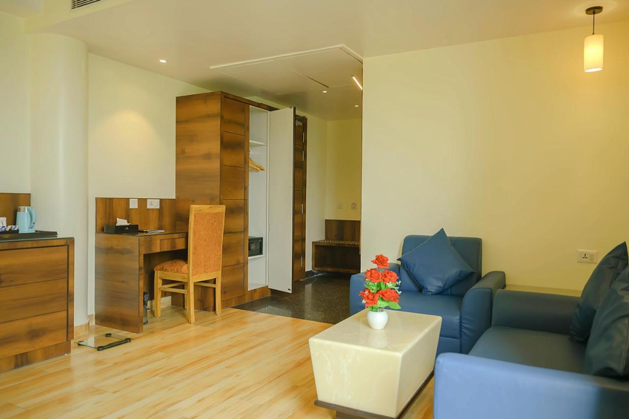 Hotel Hira Inn-10Mins From Railway Station & Bus Station อัลลอฮาบาด ภายนอก รูปภาพ
