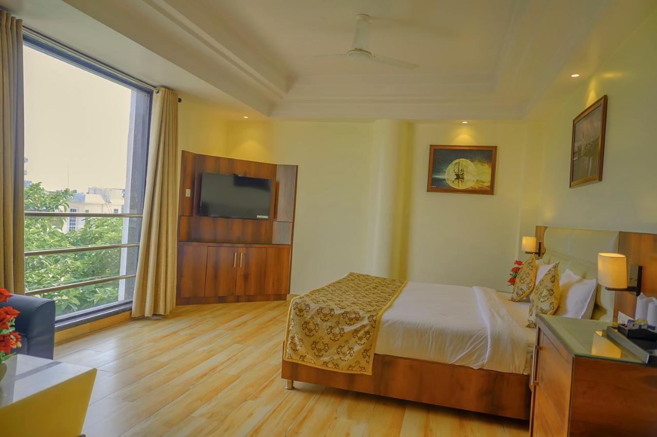 Hotel Hira Inn-10Mins From Railway Station & Bus Station อัลลอฮาบาด ภายนอก รูปภาพ