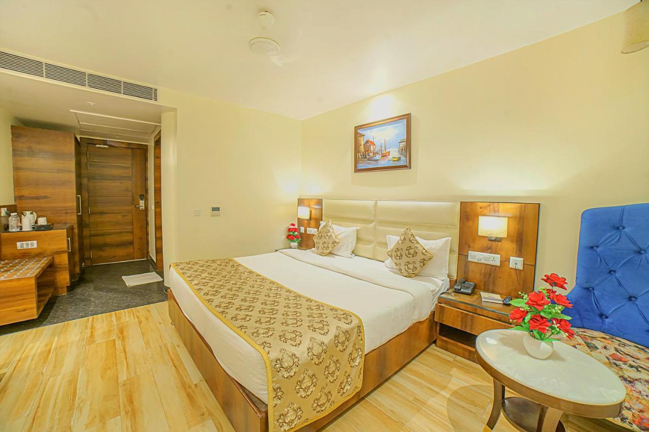 Hotel Hira Inn-10Mins From Railway Station & Bus Station อัลลอฮาบาด ภายนอก รูปภาพ