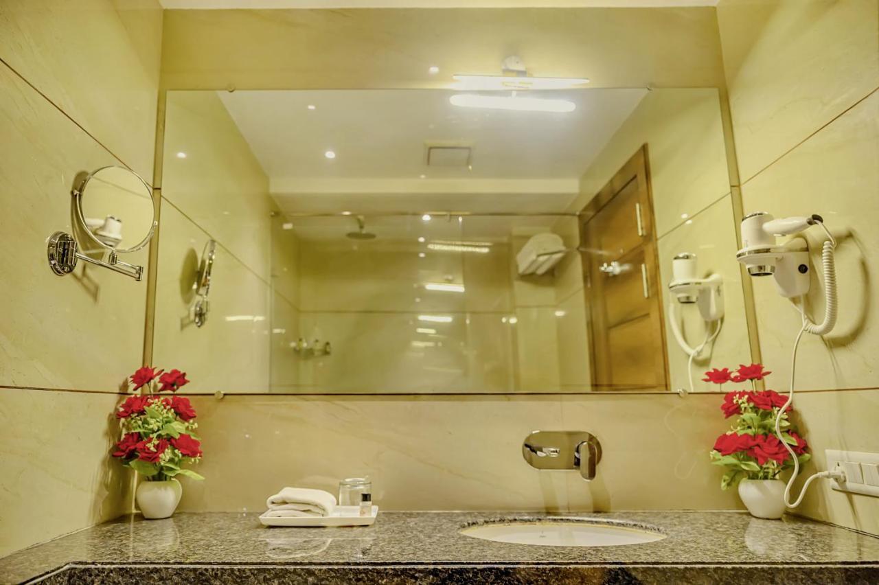 Hotel Hira Inn-10Mins From Railway Station & Bus Station อัลลอฮาบาด ภายนอก รูปภาพ