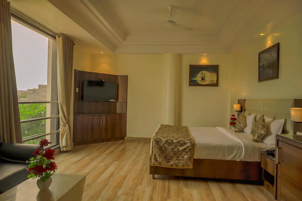 Hotel Hira Inn-10Mins From Railway Station & Bus Station อัลลอฮาบาด ภายนอก รูปภาพ