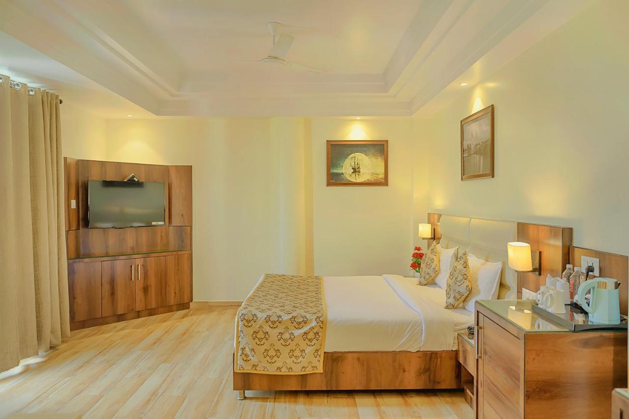 Hotel Hira Inn-10Mins From Railway Station & Bus Station อัลลอฮาบาด ภายนอก รูปภาพ