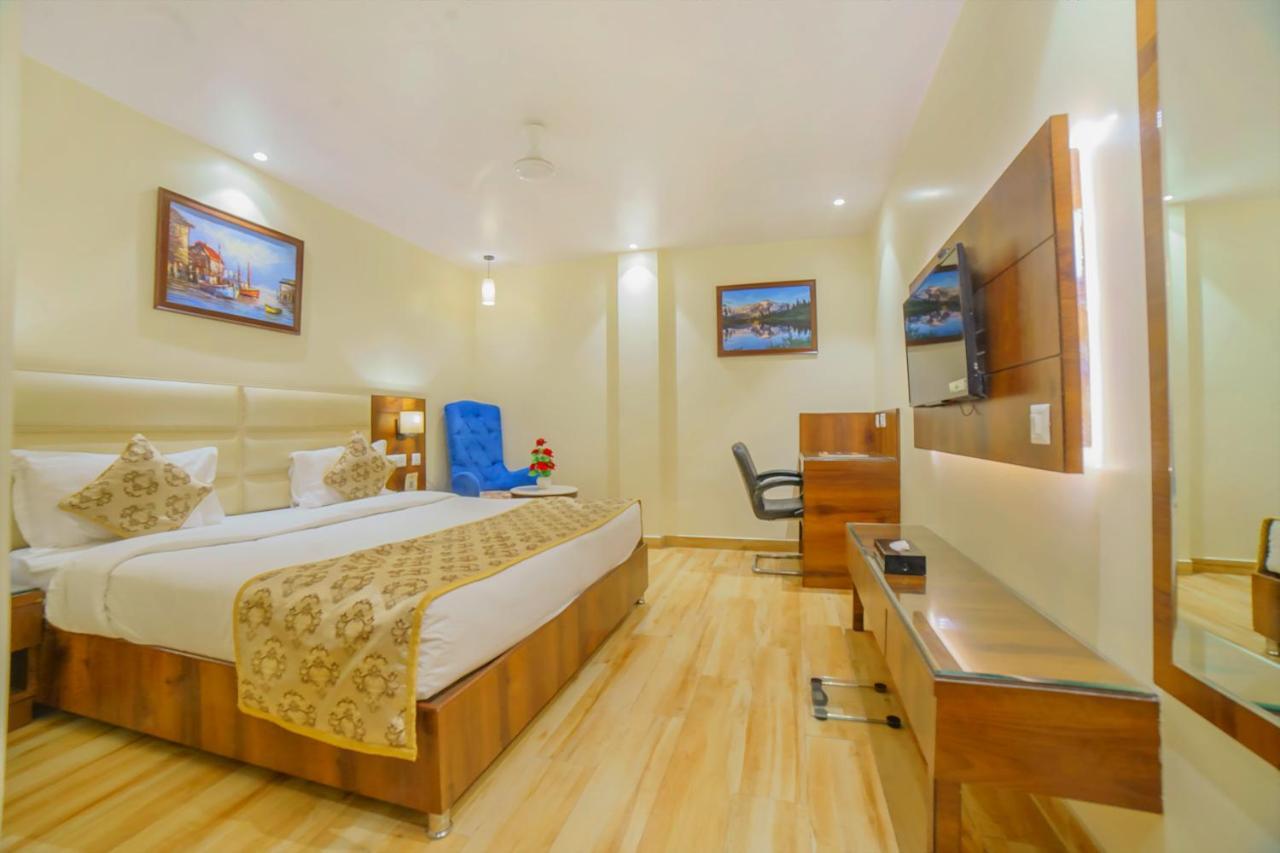 Hotel Hira Inn-10Mins From Railway Station & Bus Station อัลลอฮาบาด ภายนอก รูปภาพ